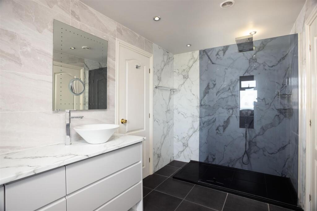 Additional property image - Kellymoor Walk, Idle