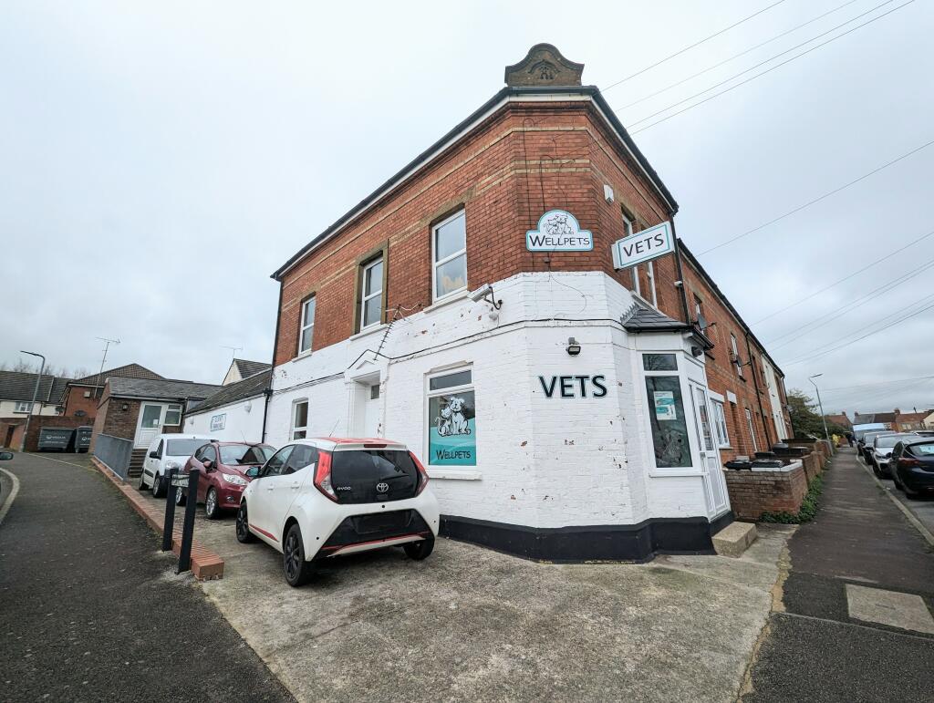 Commercial property for sale in Wellpets, 37 Grass Royal, Yeovil