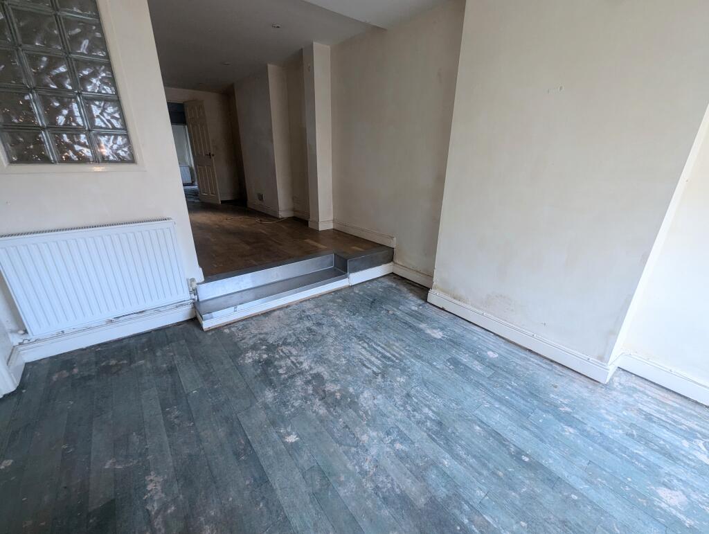Additional property image - 9 Sherborne Road, Yeovil, Somerset BA21 4HD