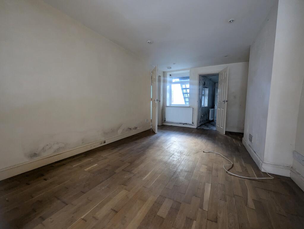Additional property image - 9 Sherborne Road, Yeovil, Somerset BA21 4HD