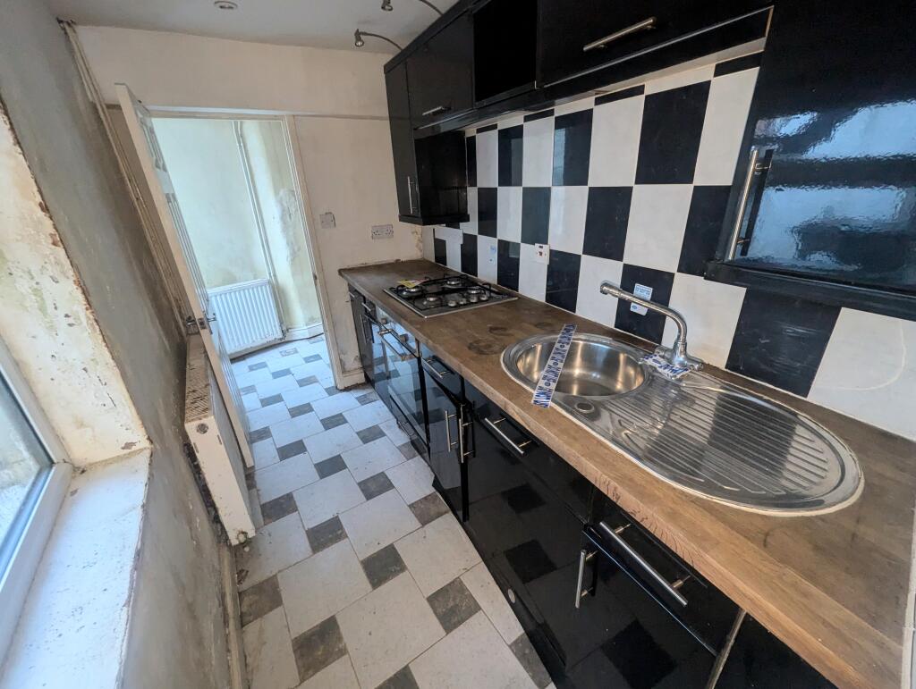 Additional property image - 9 Sherborne Road, Yeovil, Somerset BA21 4HD