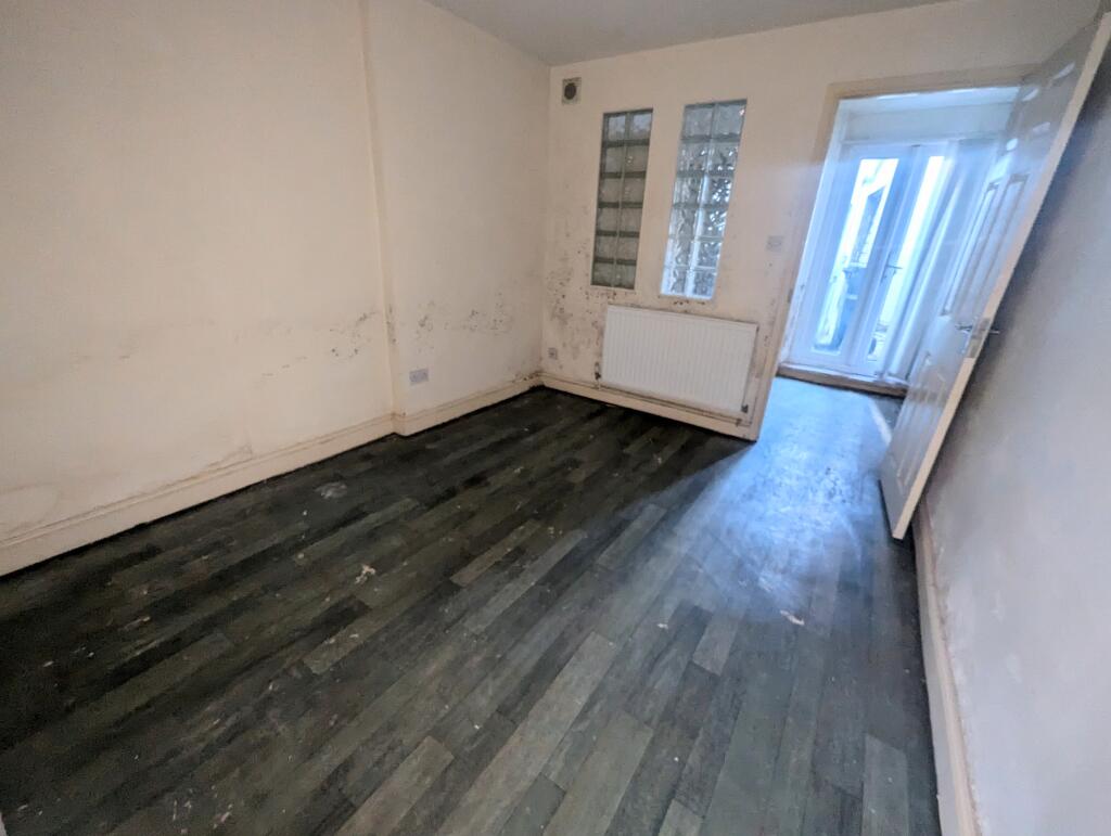 Additional property image - 9 Sherborne Road, Yeovil, Somerset BA21 4HD