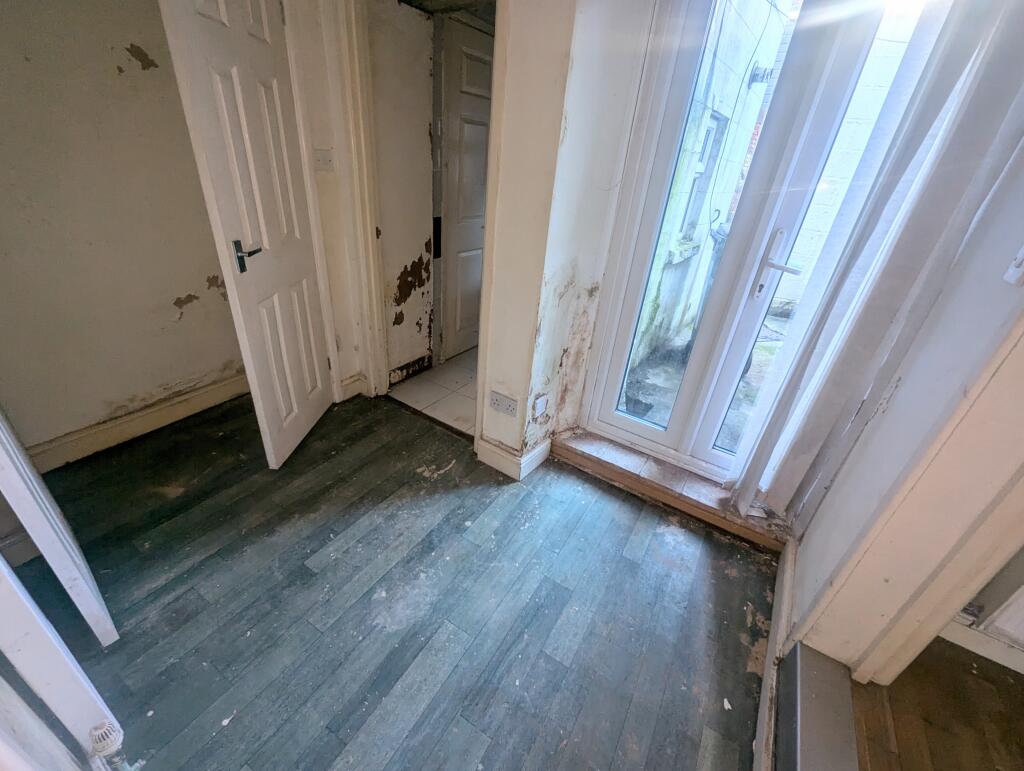 Additional property image - 9 Sherborne Road, Yeovil, Somerset BA21 4HD