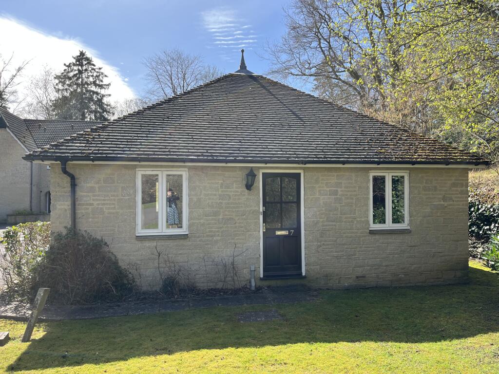 Main image of property: 7 Dorchester Close, Headington, Oxford, Oxfordshire OX3 8SS