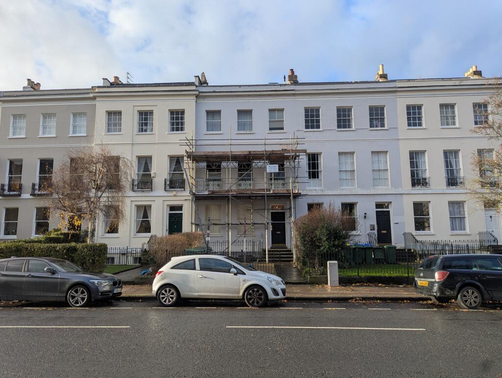 Main image of property: Flat 4, 24 Evesham Road, Cheltenham, Gloucestershire GL52 2AB