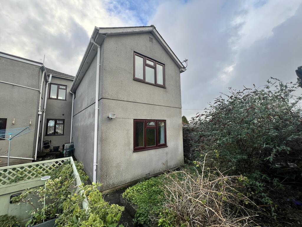 Main image of property: Flat 4, Victoria Park Mews, 46 Victoria Park Road, Torquay, Devon TQ1 3QJ