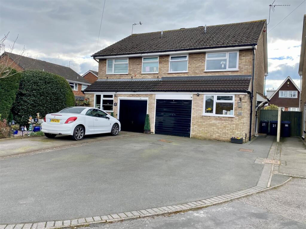 Main image of property: Warwick Gardens, Hinckley