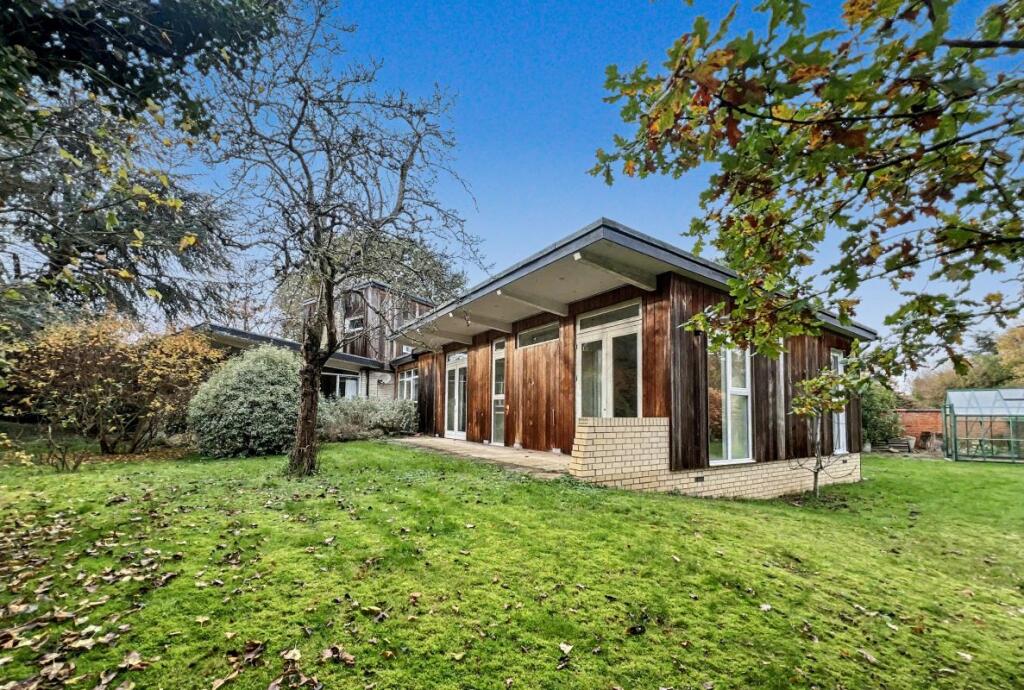 Main image of property: 6 The Avenue, Ipswich, Suffolk, IP1 3SY