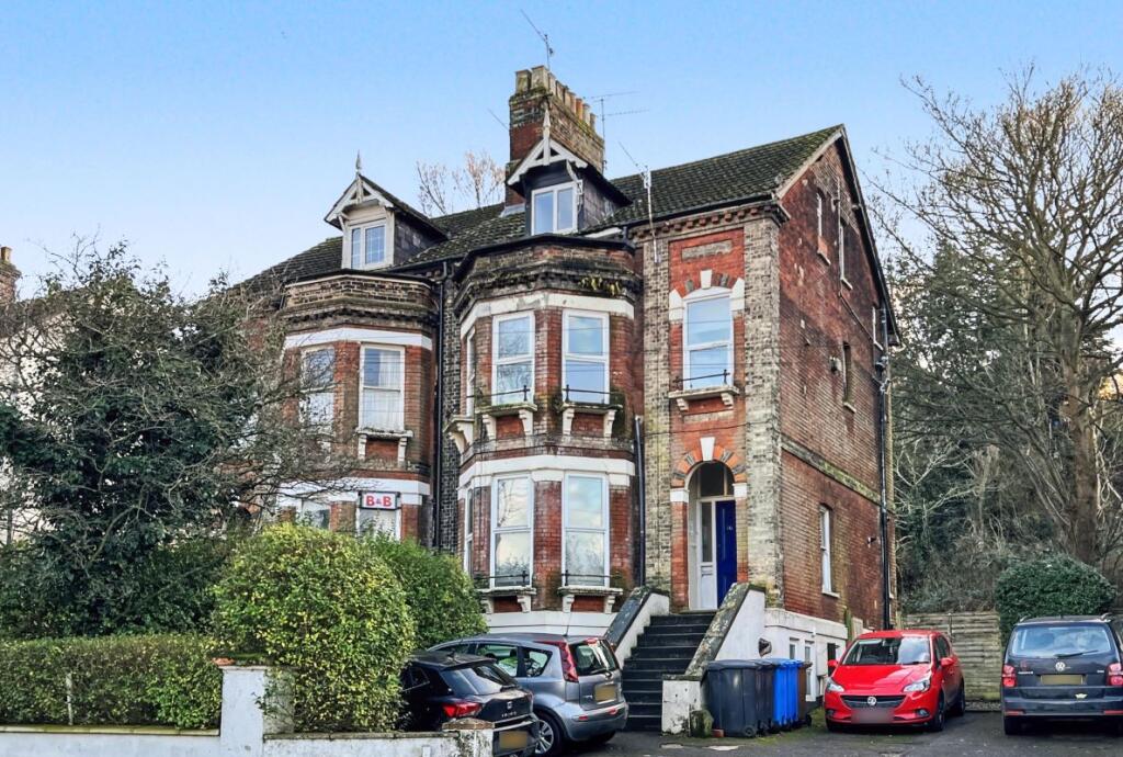 Main image of property: Flat 4, 16 Willoughby Road, Ipswich, Suffolk, IP2 8AP