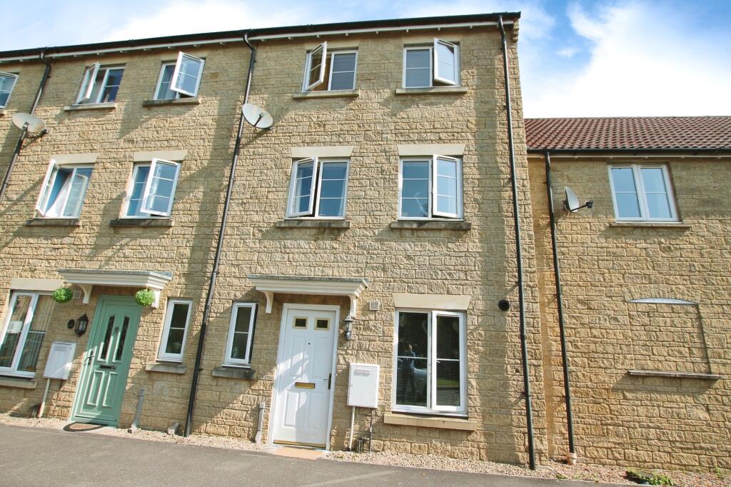 Main image of property: Linnet Road, Calne, SN11