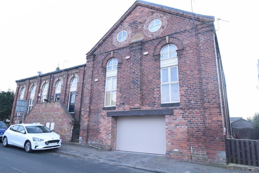 2 bedroom apartment for rent in Cliff Court, Blacker Lane, Crigglestone