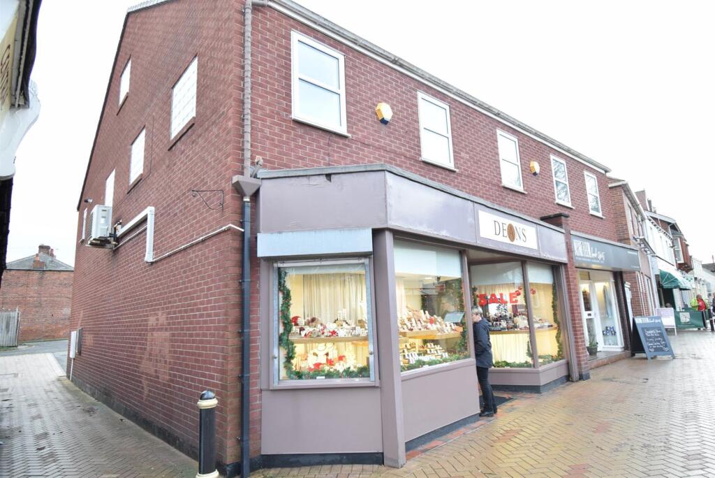 Main image of property: Flat 1, 17a Bank Street, Ossett, WF5 8PS