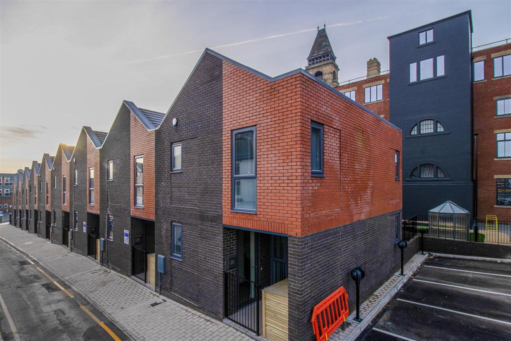 Main image of property: Gills Yard, Wakefield, WF1 3BZ