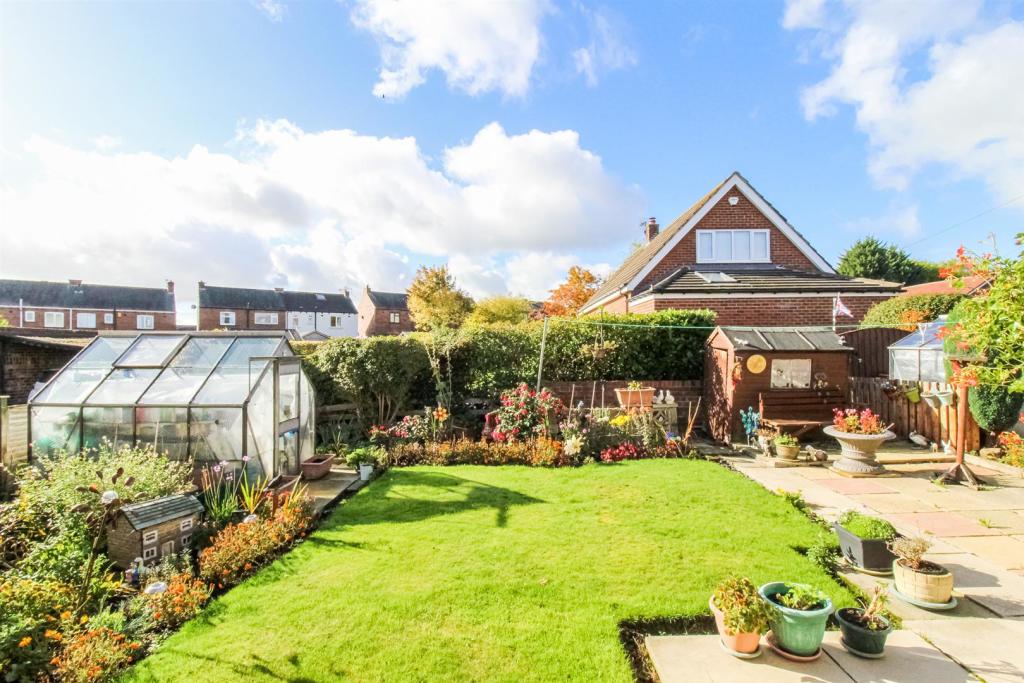 2 bedroom semidetached house for sale in Horbury Road, Ossett, WF5