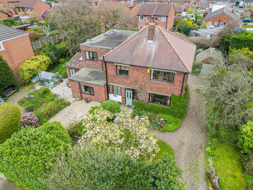 5 bedroom detached house for sale in Birchen Avenue, Ossett, WF5