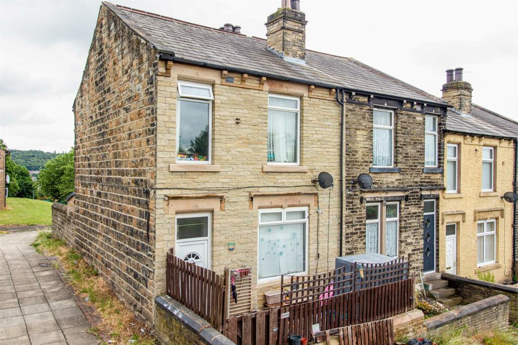 3 bedroom end of terrace house for sale in Travis Lacey Terrace