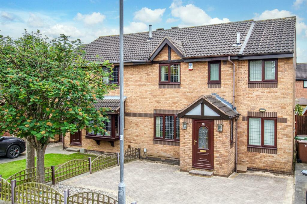 3 bedroom semidetached house for sale in Holme Field, Ossett, WF5