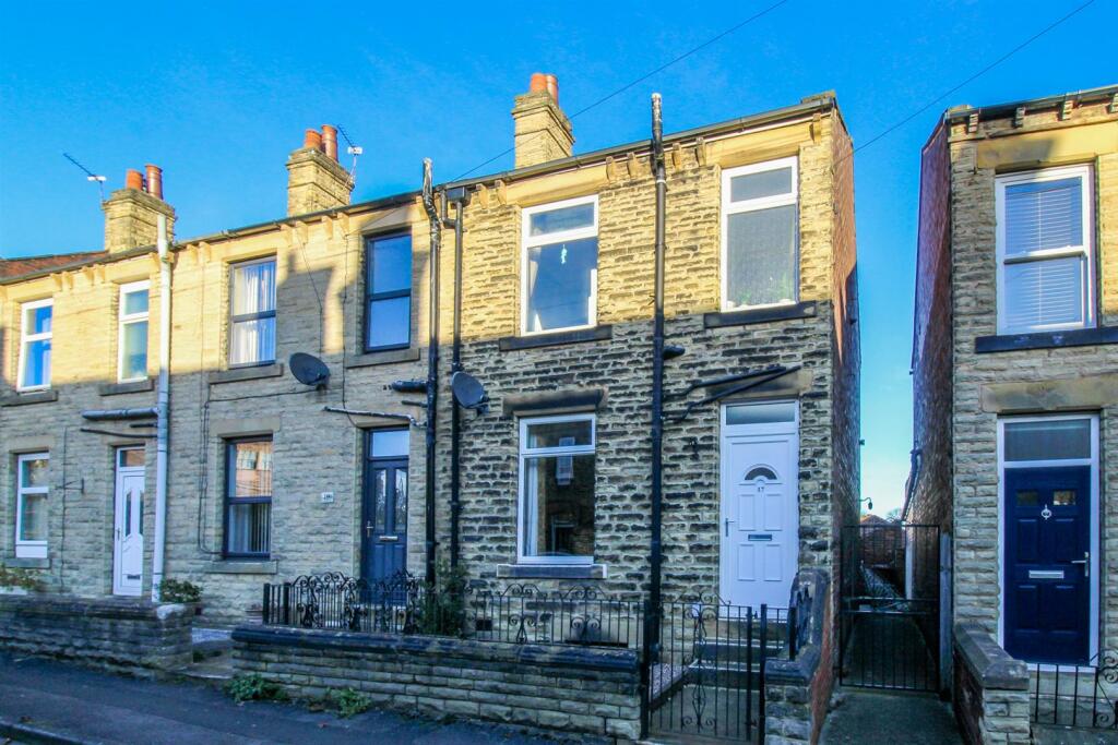 2 bedroom end of terrace house for sale in Cross Ryecroft Street