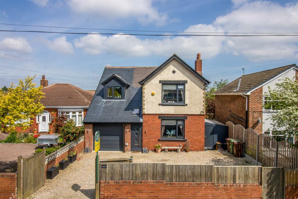 4 bedroom detached house for sale in Broadowler Lane, Ossett, WF5