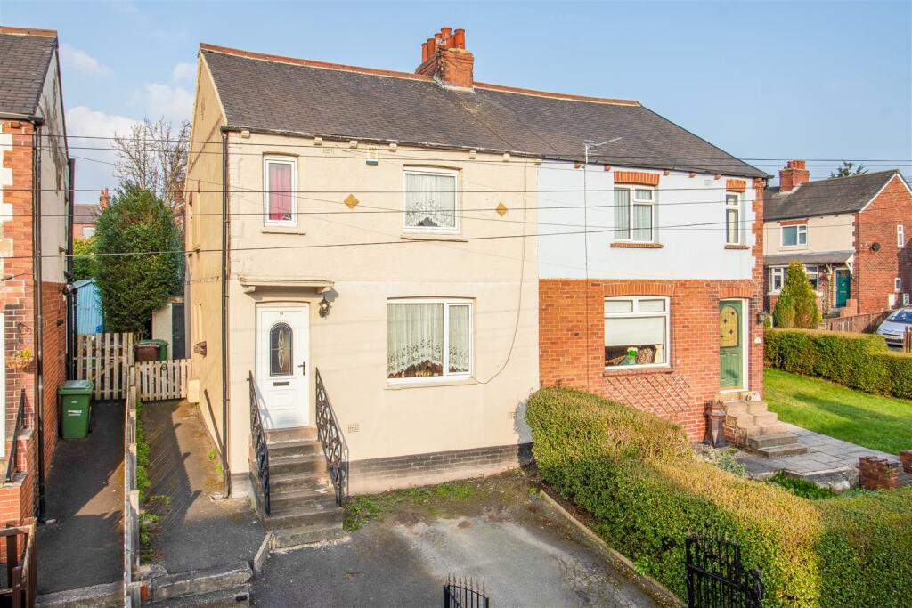 3 bedroom semidetached house for sale in Moorlands Avenue, Ossett, WF5