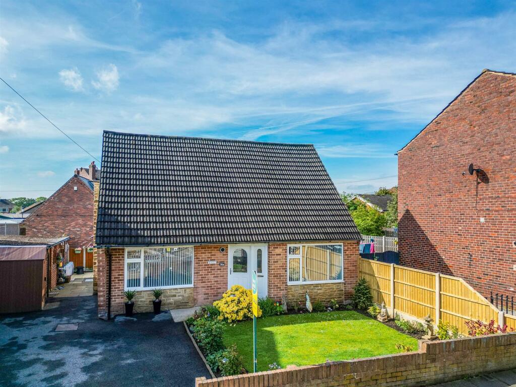 3 bedroom bungalow for sale in Junction Lane, Ossett, WF5