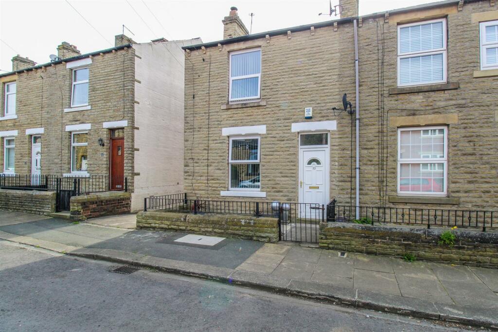 2 bedroom end of terrace house for sale in Broomcroft Road, Ossett, WF5