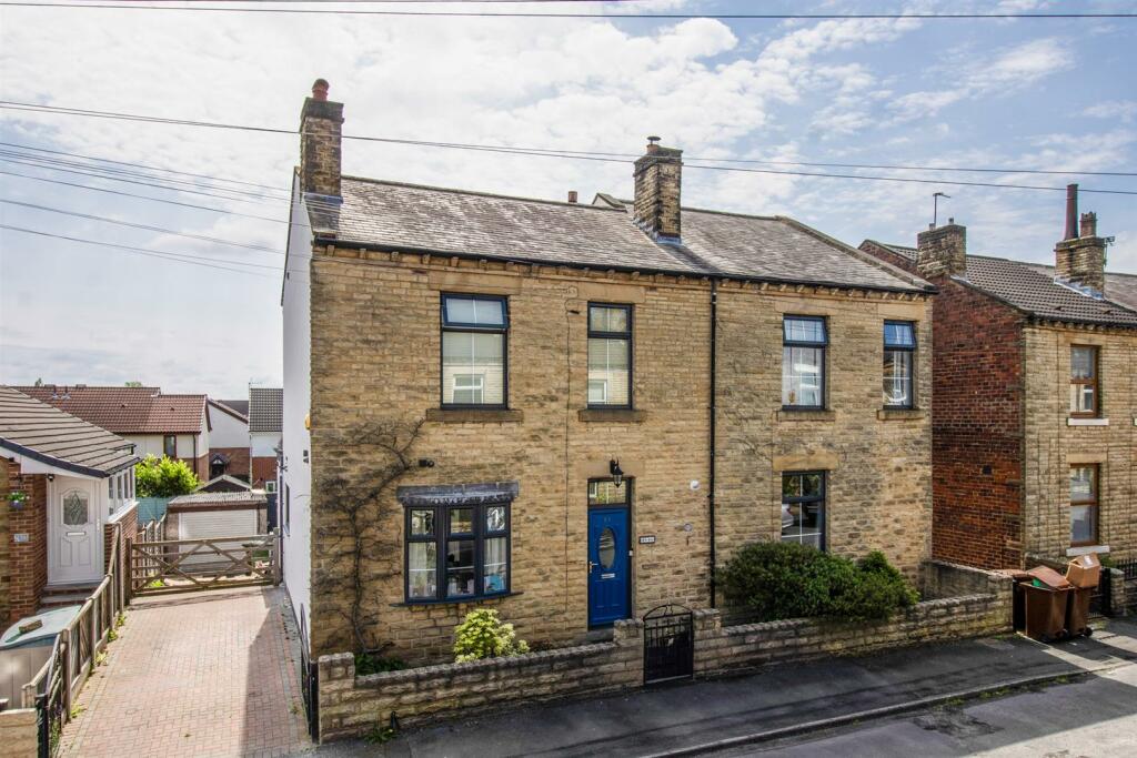 4 bedroom detached house for sale in Ryecroft Street, Ossett, WF5
