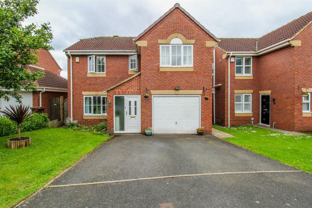 4 bedroom detached house for sale in Sowood Grange, Ossett, WF5