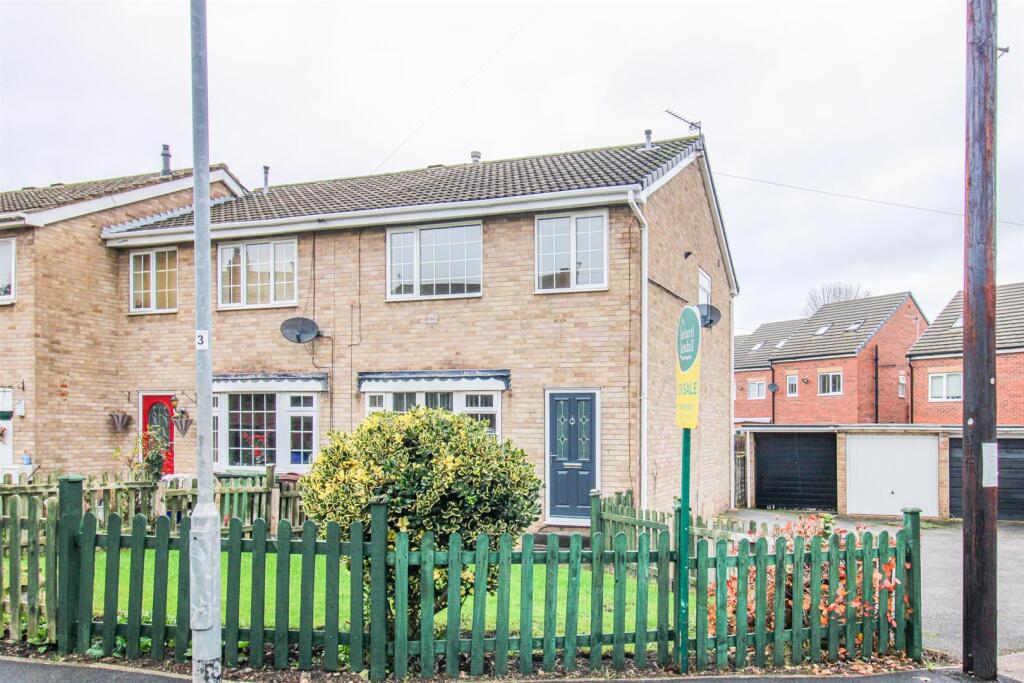 Main image of property: Knoll Close, Ossett