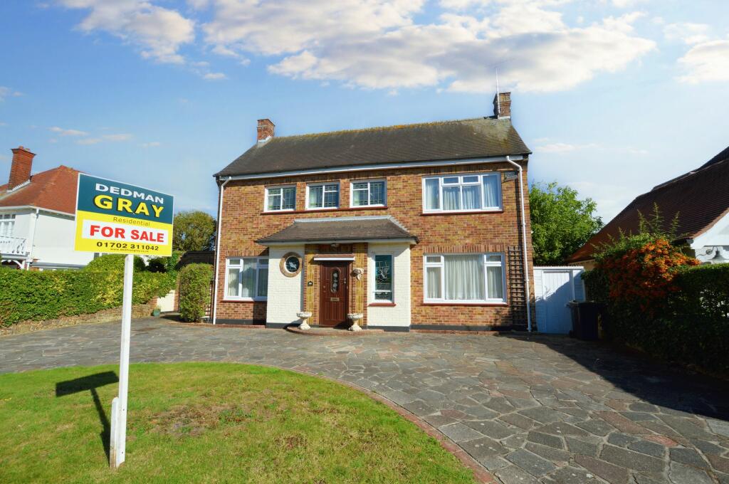 3 bedroom detached house for sale in The Broadway, Thorpe Bay, SS1