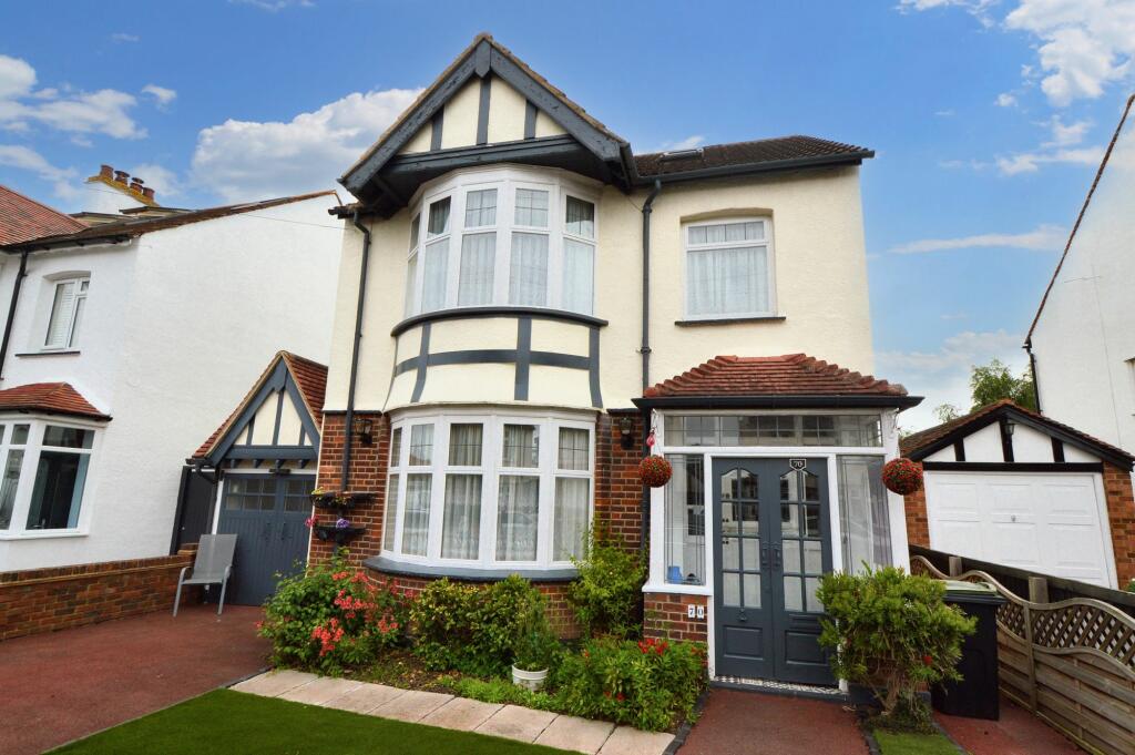 4 bedroom detached house for sale in Thorpedene Gardens, Shoeburyness, SS3