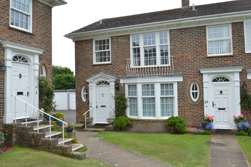 3 bedroom terraced house for rent in Milnthorpe Gardens, Milnthorpe Road, Eastbourne, East Sussex, BN20