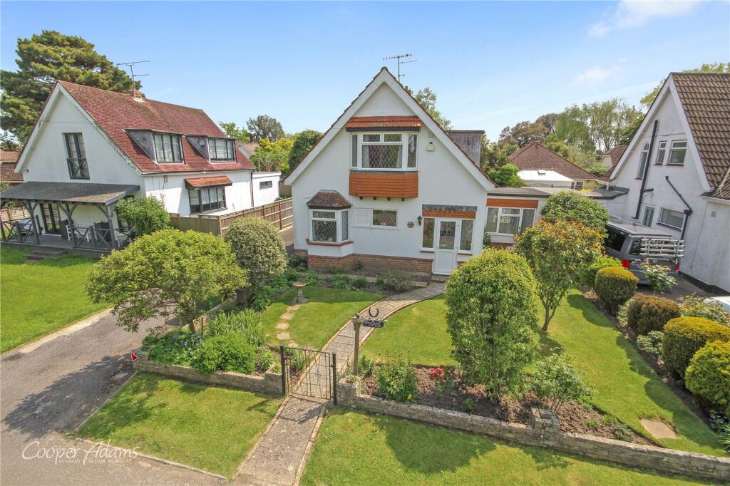 3 bedroom detached house for sale in Little Paddocks, Ferring, West