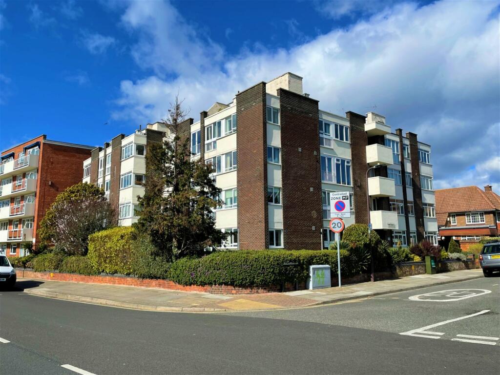 2 bedroom flat for sale in Eastern Parade, Southsea PO4 9RA, PO4