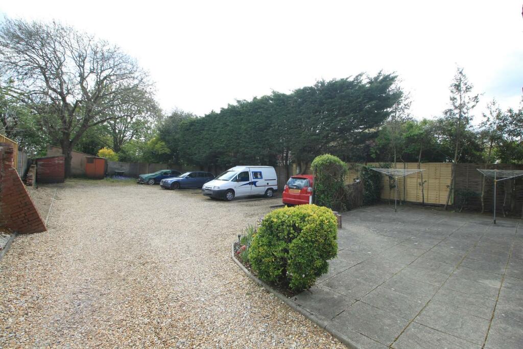 Studio flat for sale in Oak Road, Woolston , Southampton, SO19 9BR, SO19