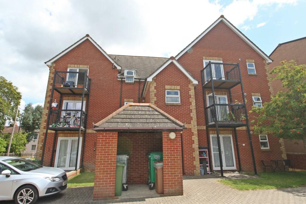 2 bedroom apartment for sale in York Road, Netley Abbey, Southampton, SO31