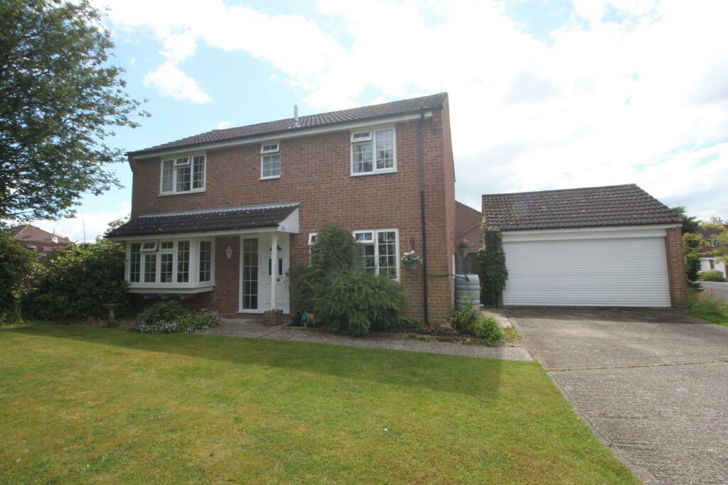 4 bedroom detached house for sale in Abbeyfields Close, Netley Abbey, Southampton, SO31
