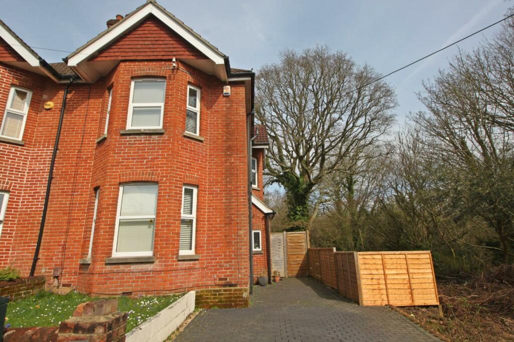 3 bedroom semi-detached house for sale in Woolston Road, Netley Abbey, Southampton, SO31 5FQ, SO31