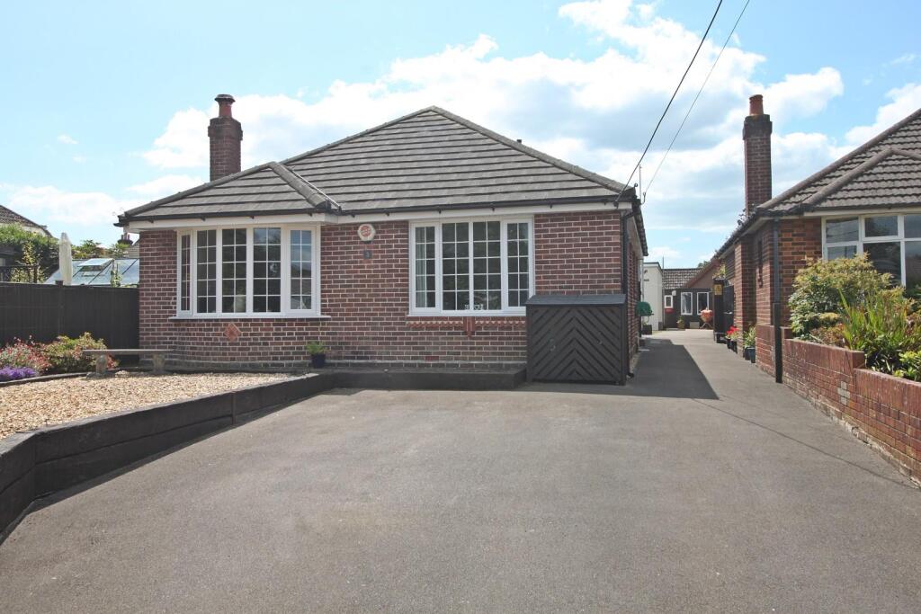 Main image of property: Manor Close, Bursledon, Southampton, SO31 8EU