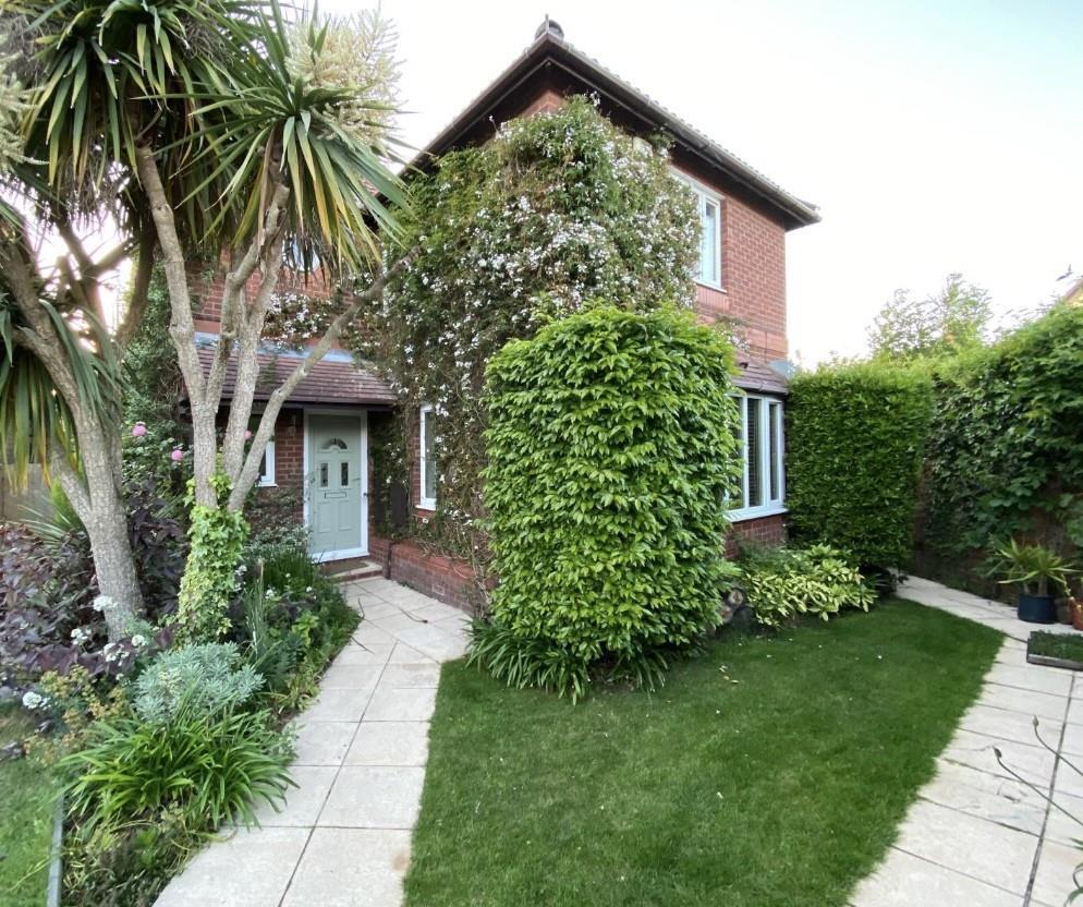 Main image of property: Barton Drive, Hamble, SO31 4RE