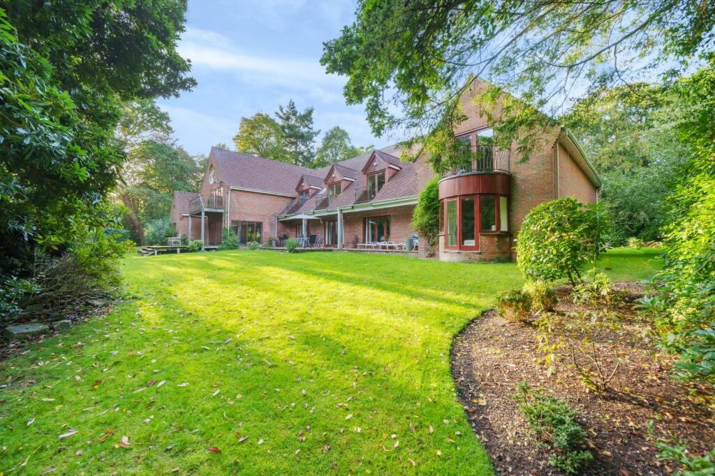 5 bedroom detached house for sale in Fountains Park, Netley Abbey, Southampton, SO31