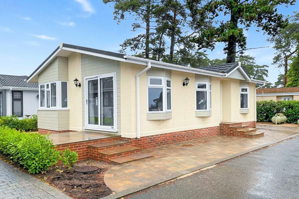 2 bedroom park home for sale in Lone Pine Park, Ferndown, Dorset, BH22