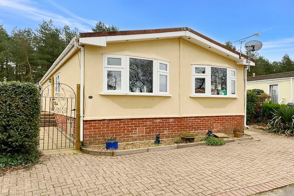 2 bedroom park home for sale in St Leonards, Ringwood, BH24