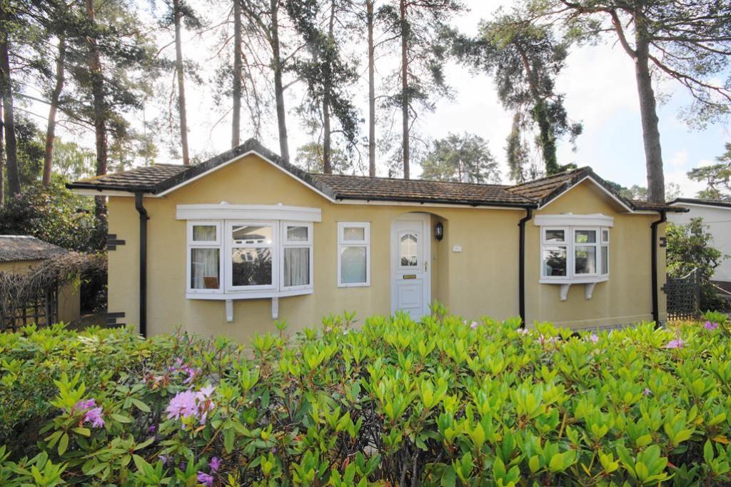 2 bedroom park home for sale in Ferndown, Dorset, BH22