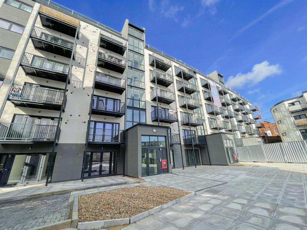 Main image of property: Flat 87, 6 Martin Court, Hastings, TN34 1EF