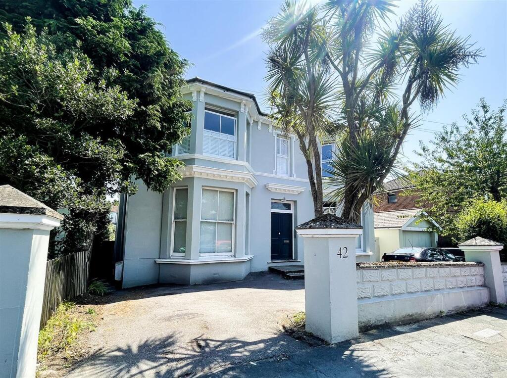 Main image of property: St Helens Park Road, Hastings, TN34 2DN