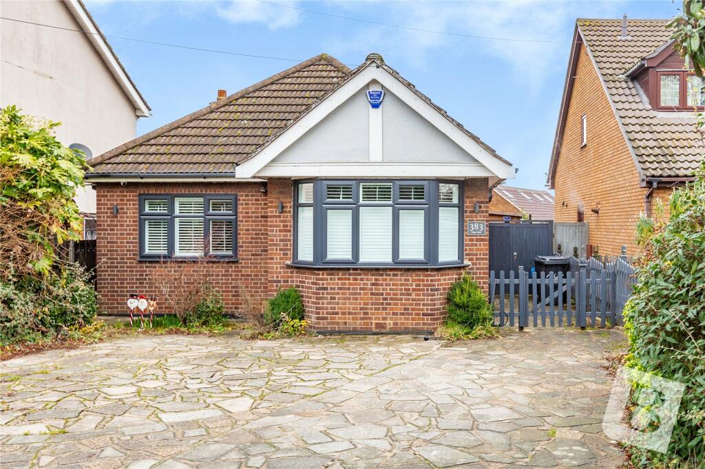 2 bedroom detached bungalow for sale in Ongar Road, Brentwood, Essex, CM15