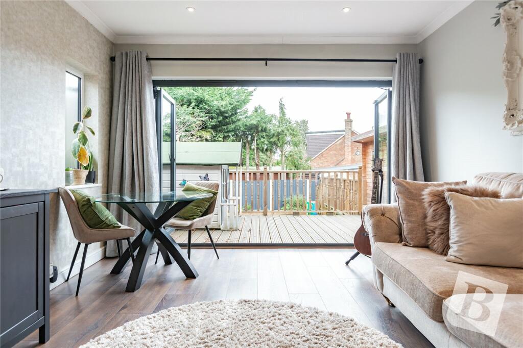 2 bedroom detached bungalow for sale in Ongar Road, Brentwood, Essex, CM15