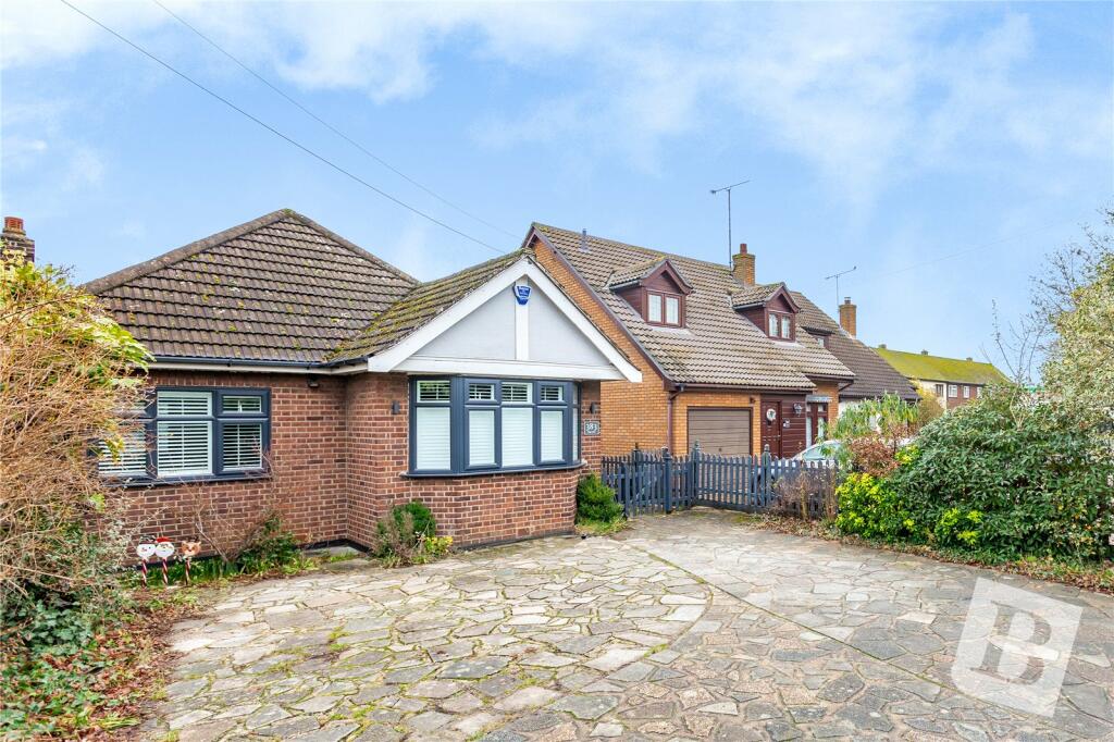 2 bedroom detached bungalow for sale in Ongar Road, Brentwood, Essex, CM15