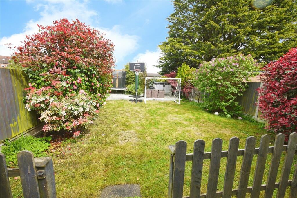 3 bedroom terraced house for sale in Broomwood Gardens, Pilgrims Hatch, Brentwood, Essex, CM15